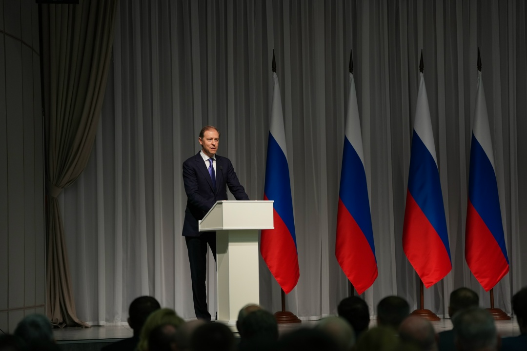 Денис Мантуров с рабочей поездкой посетил Саров.