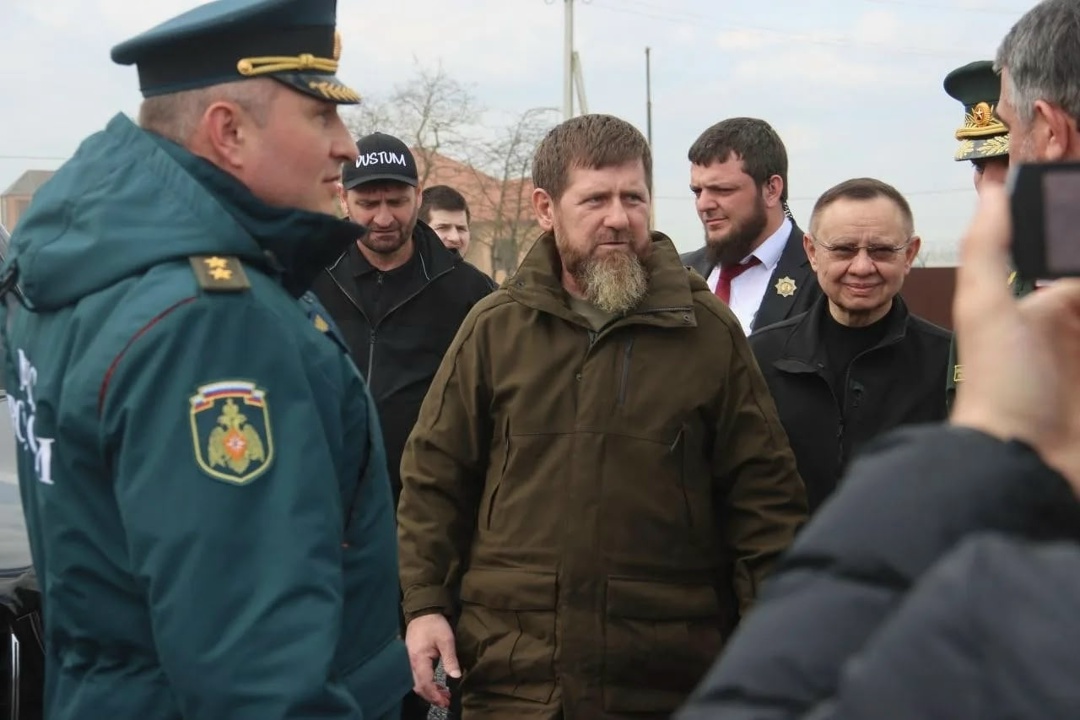 Глава Минстроя России Ирек Файзуллин в составе правительственной комиссии по ликвидации последствий паводков осмотрел строительство новых домов для…