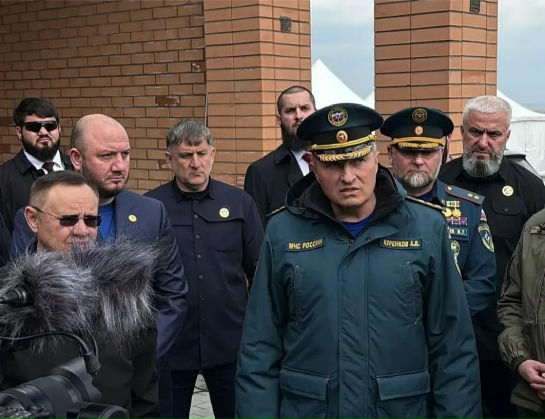 Глава Минстроя России Ирек Файзуллин в составе правительственной комиссии по ликвидации последствий паводков осмотрел строительство новых домов для…