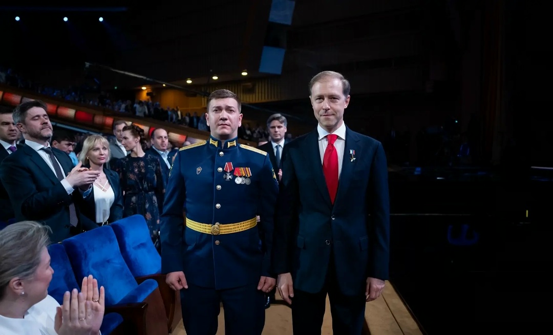 Денис Мантуров поздравил с Днем космонавтики сотрудников и ветеранов отрасли.