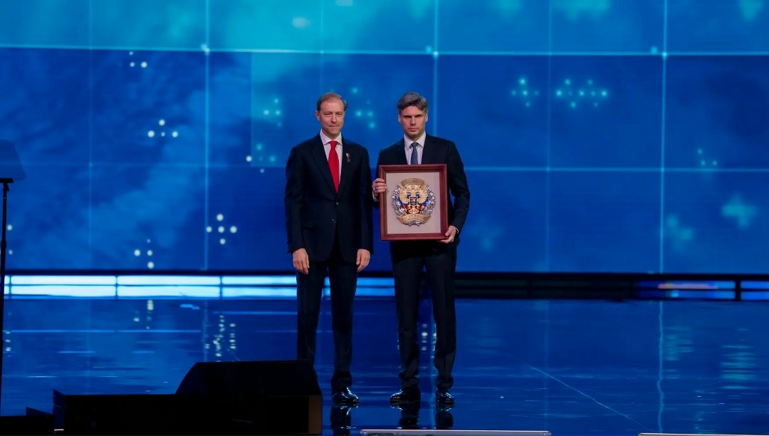 Денис Мантуров поздравил с Днем космонавтики сотрудников и ветеранов отрасли.