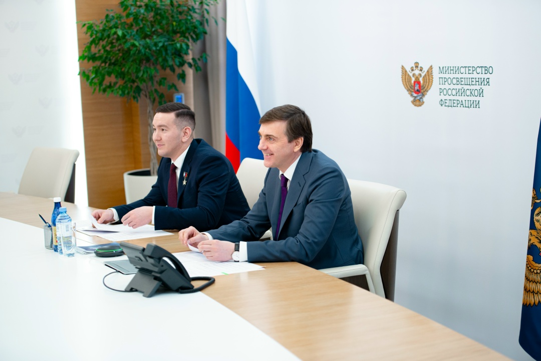 Сергей Кравцов дал старт первой Всероссийской школе руководителей детских лагерей.