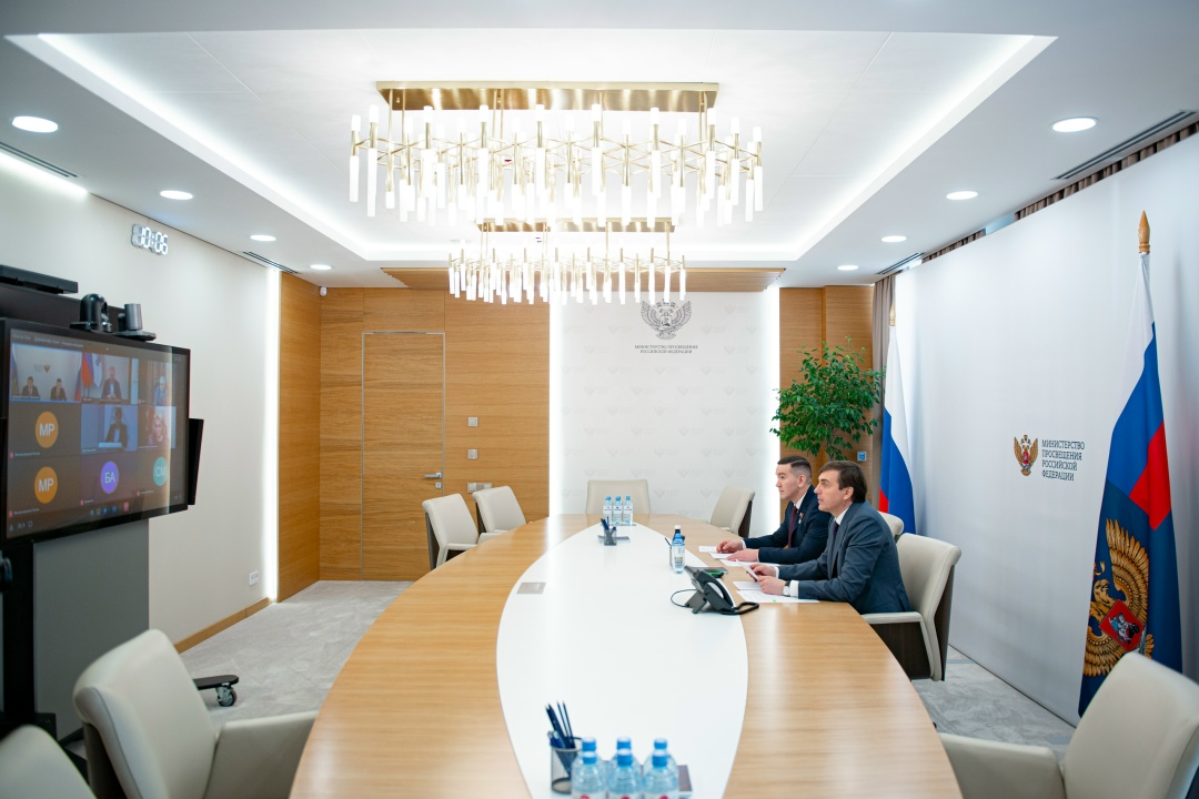 Сергей Кравцов дал старт первой Всероссийской школе руководителей детских лагерей.