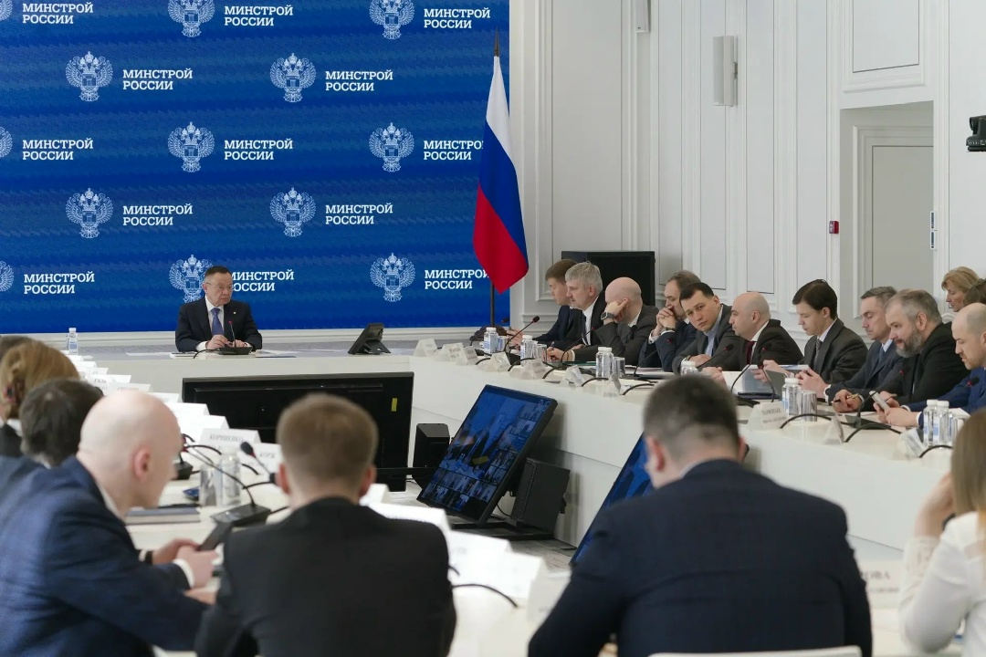 В Минстрое России прошло еженедельное оперативное совещание под председательством Министра строительства и ЖКХ РФ Ирека Файзуллина
