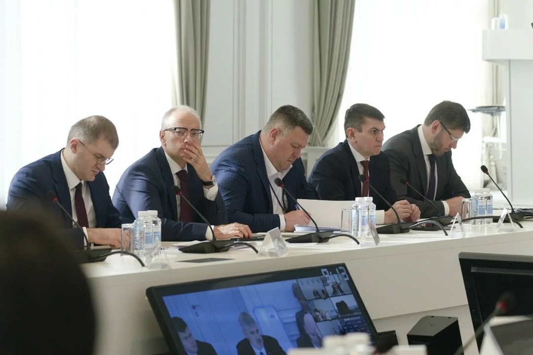 В Минстрое России прошло еженедельное оперативное совещание под председательством Министра строительства и ЖКХ РФ Ирека Файзуллина