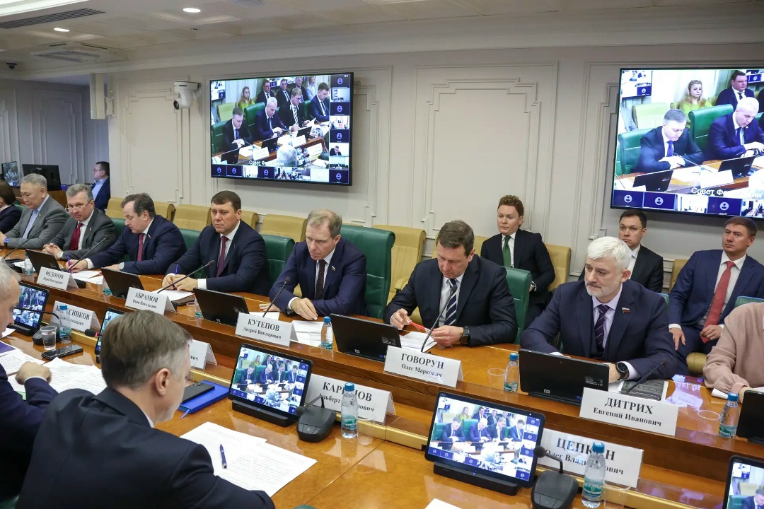 В Совете Федерации прошли парламентские слушания, посвящённые реализации программ обновления парка общественного транспорта в субъектах РФ