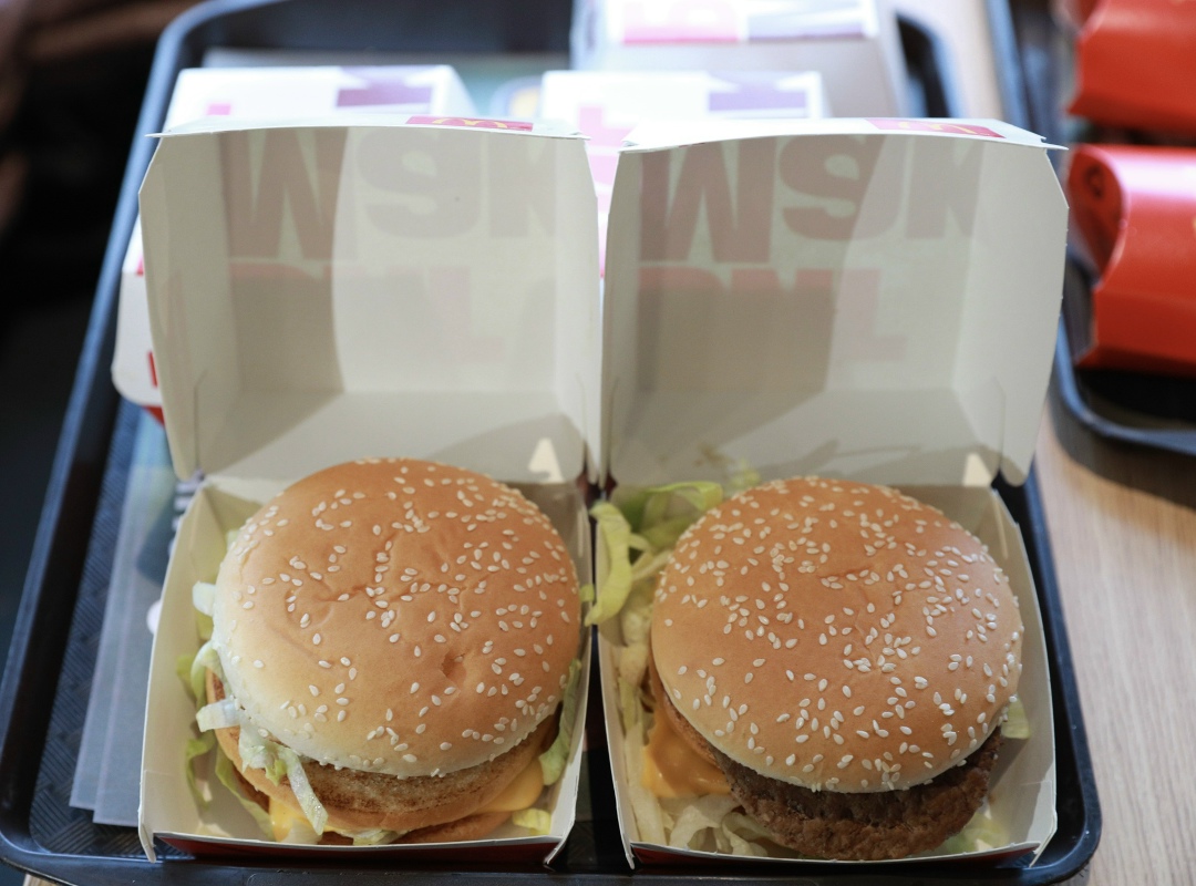 У трех крупнейших сетей быстрого обслуживания в 2025 году снизилась чистая прибыль. По подсчетам «Коммерсанта» на основе данных бухгалтерской отчетности…