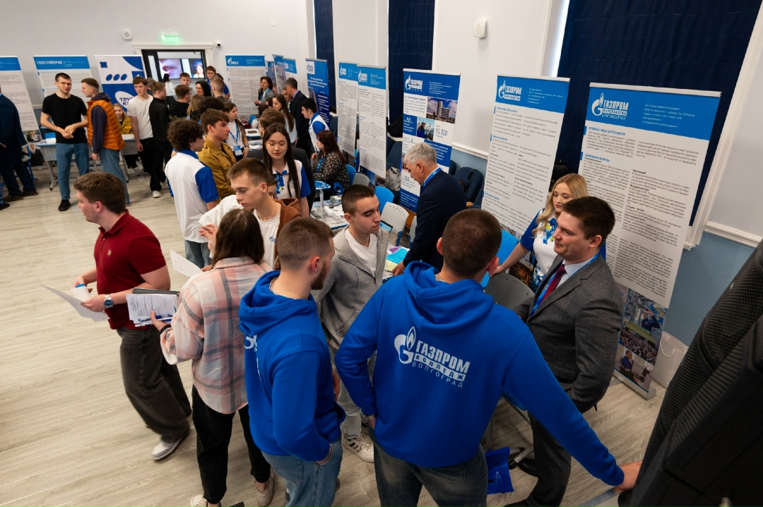 БУДУЩИЕ КАДРЫ «Газпром переработка Благовещенск» приняло участие в масштабной ярмарке вакансий
