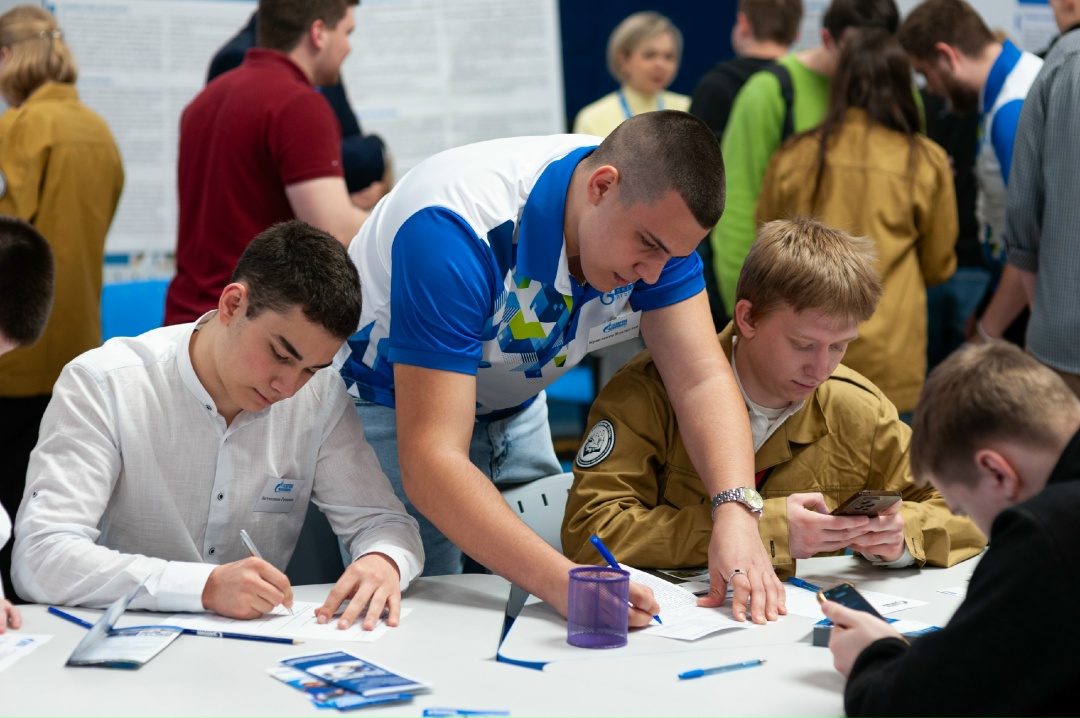 БУДУЩИЕ КАДРЫ «Газпром переработка Благовещенск» приняло участие в масштабной ярмарке вакансий