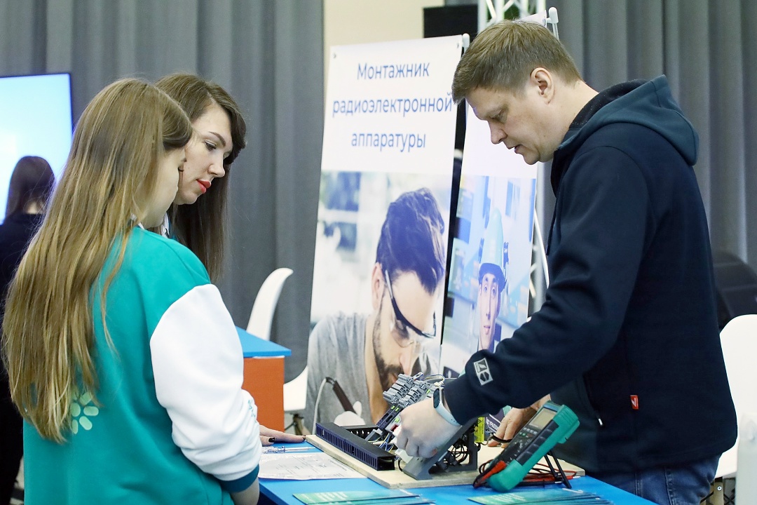 За 3 года благодаря всероссийской ярмарке трудоустройства работу нашли около 400 тыс. россиян.