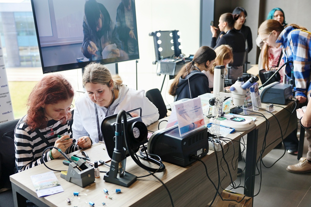 За 3 года благодаря всероссийской ярмарке трудоустройства работу нашли около 400 тыс. россиян.