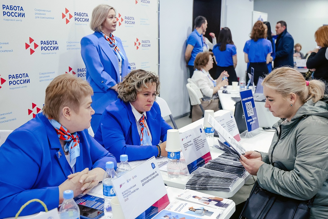 За 3 года благодаря всероссийской ярмарке трудоустройства работу нашли около 400 тыс. россиян.