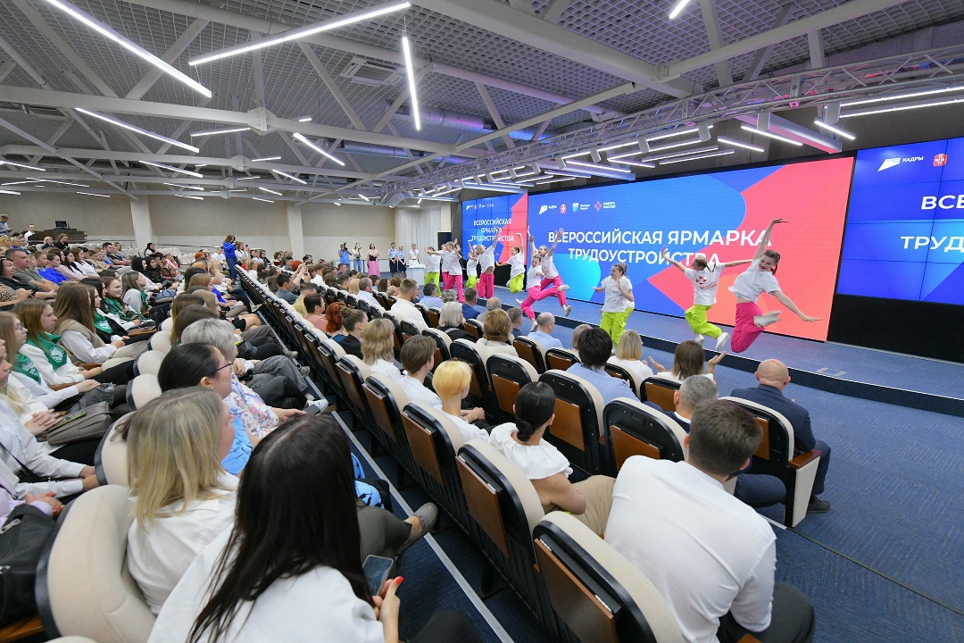 За 3 года благодаря всероссийской ярмарке трудоустройства работу нашли около 400 тыс. россиян.