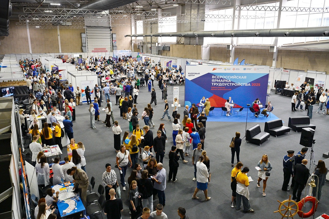 За 3 года благодаря всероссийской ярмарке трудоустройства работу нашли около 400 тыс. россиян.