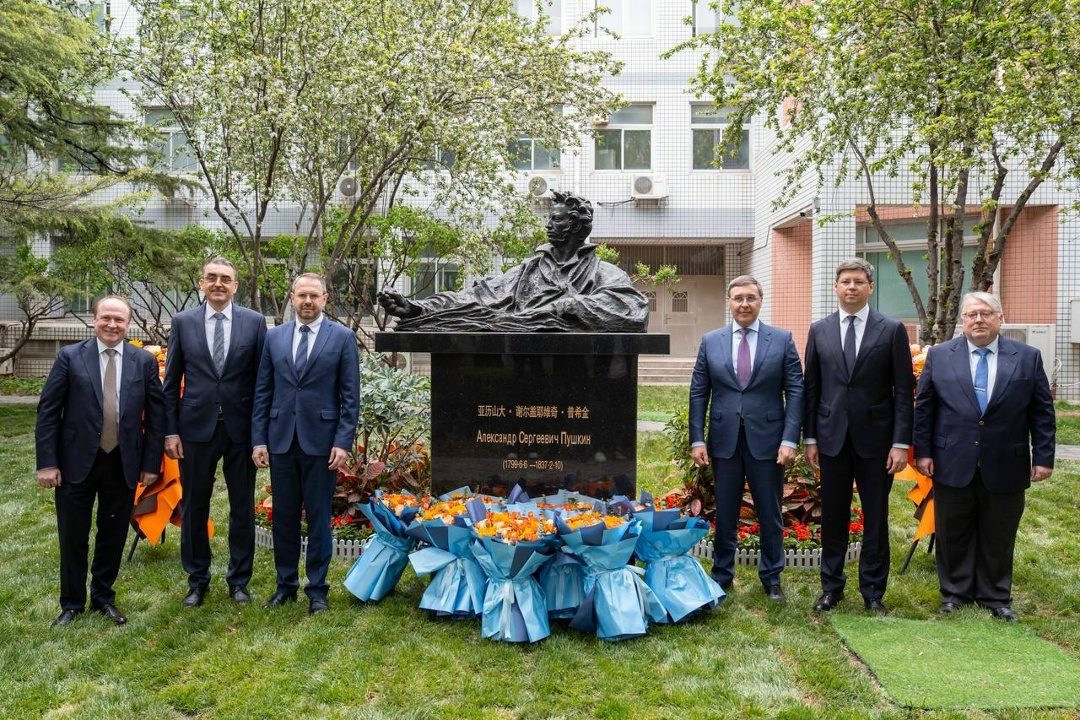 Валерий Фальков: Российско-китайский литературный центр призван стать фабрикой мысли по изучению письменного наследия двух стран.