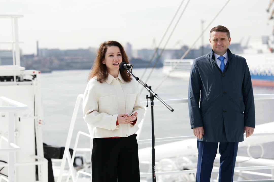 Семь футов под килем, «Капитан Юнак»!