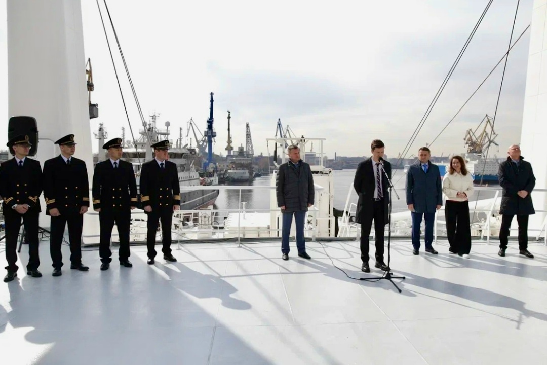 Семь футов под килем, «Капитан Юнак»!