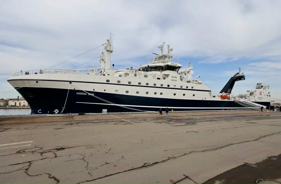 Семь футов под килем, «Капитан Юнак»!