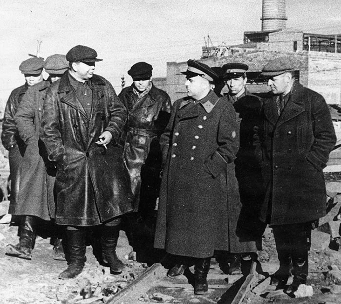 Сегодня — 125 лет со дня рождения Авраамий Завенягин — человека, который сыграл ключевую роль в становлении ММК.
Он возглавлял комбинат в 1933–1937 годах — в…