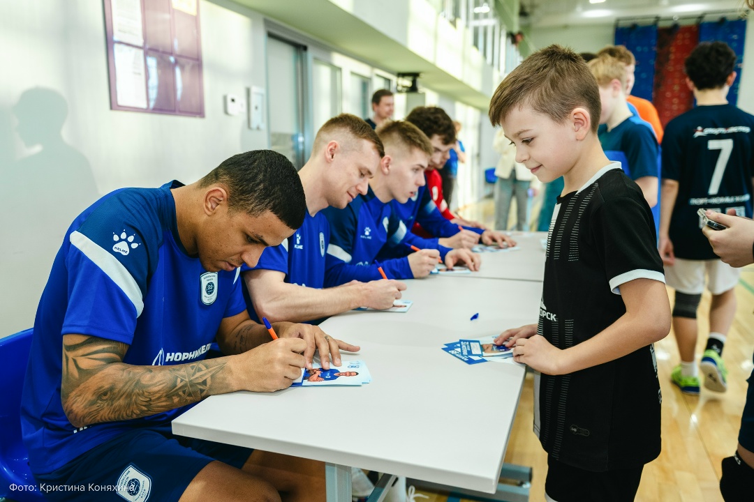 Гала-матч, звездные спортсмены и борьба за победу