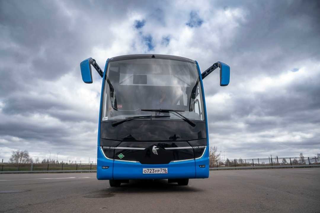 Долго ждали автобус, и вот он подъехал