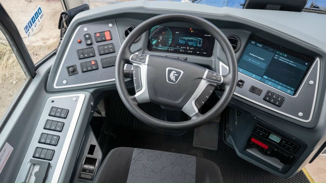 Долго ждали автобус, и вот он подъехал