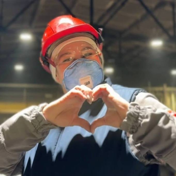 Ежедневно на жителей Шелехова с высоты птичьего полета смотрит очаровательная Жанна Гадальшина