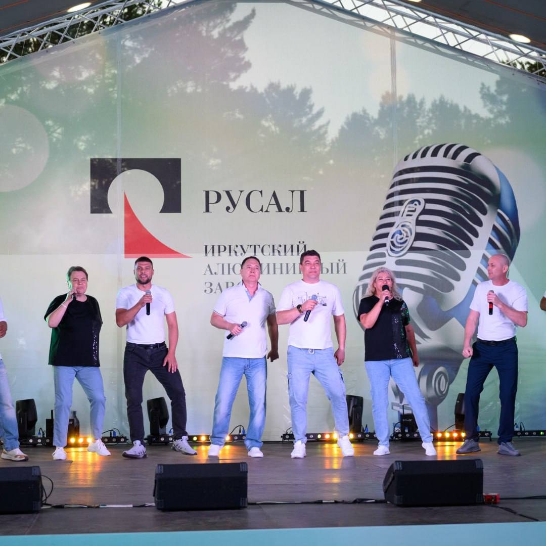 Ежедневно на жителей Шелехова с высоты птичьего полета смотрит очаровательная Жанна Гадальшина