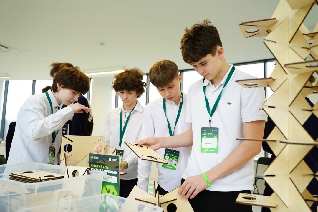 Формулы, лабиринты, шахматы и «хищник-жертва»