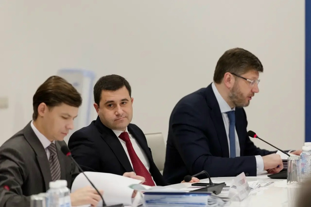 Глава Минстроя России Ирек Файзуллин провел еженедельное совещание с регионами и главными распорядителями бюджетных средств (ГРБС)