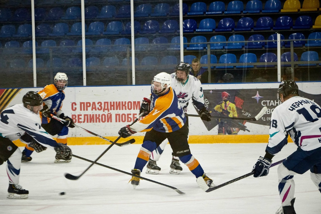 Наши хоккеисты – дважды серебряные призеры Ночной хоккейной лиги Кузбасса!