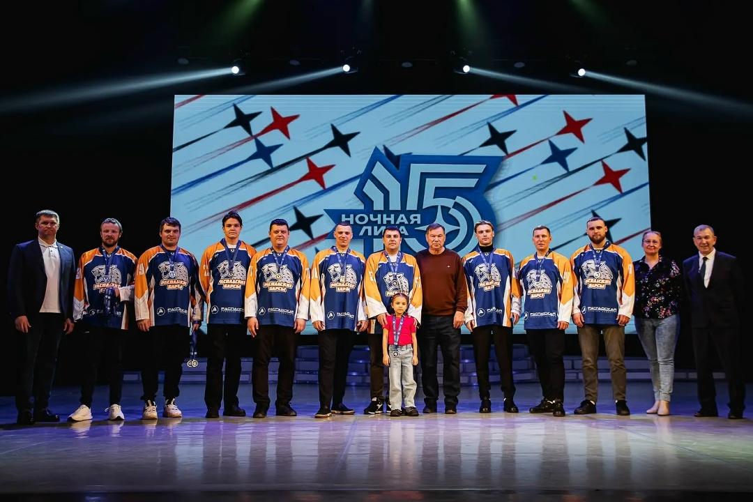 Наши хоккеисты – дважды серебряные призеры Ночной хоккейной лиги Кузбасса!