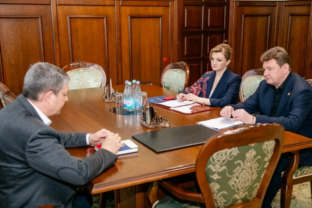 Руководитель Центрального МТУ по надзору за ЯРБ Алексей Соколов и Руководитель Луганского управления Ростехнадзора Татьяна Лисюткина провели встречу с Главой…