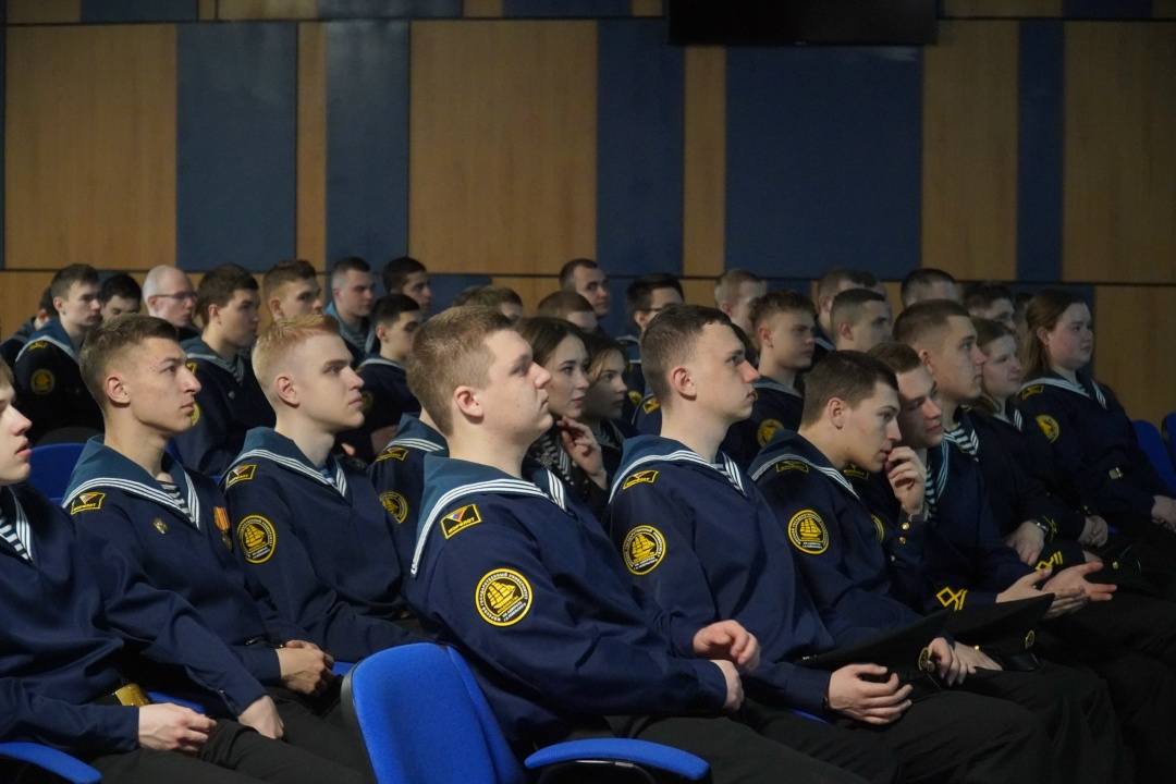 С места в карьеру – вместе с FESCO!