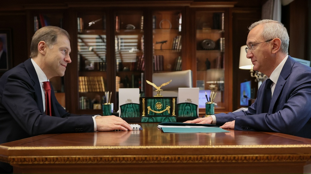 Денис Мантуров встретился с губернатором Калужской области Владиславом Шапшой.