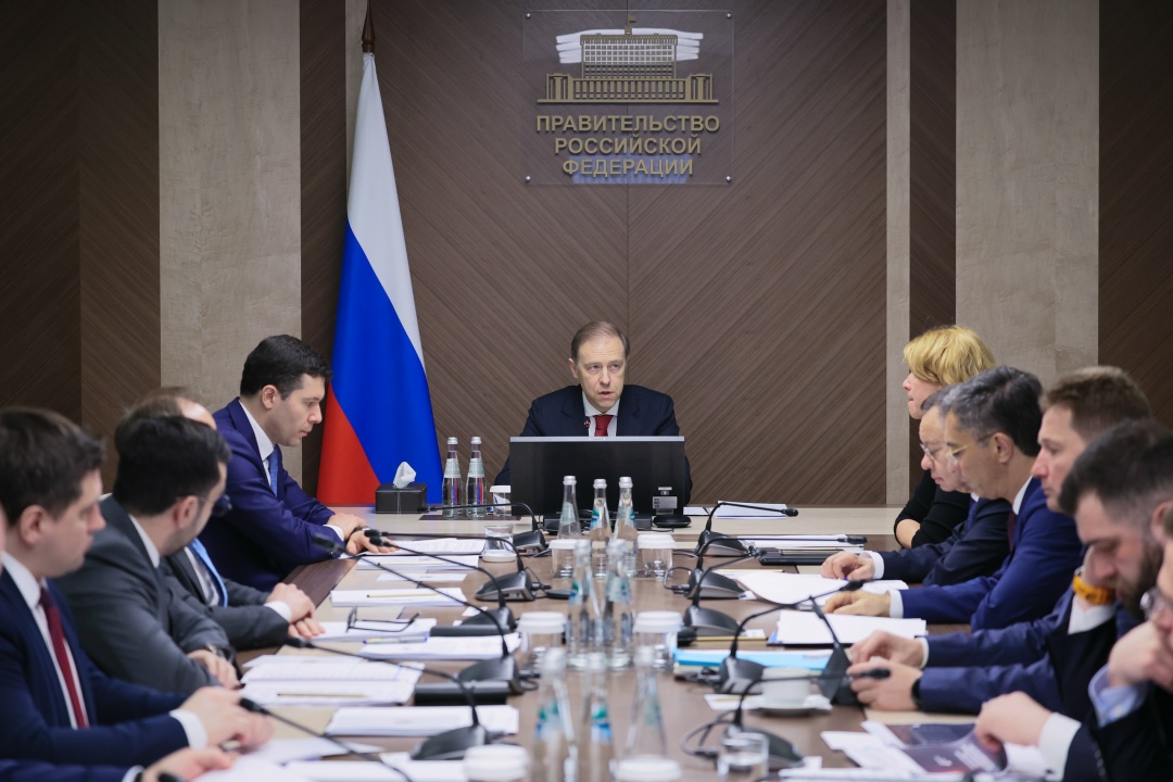 Денис Мантуров провел заседание правительственной комиссии по промышленности.