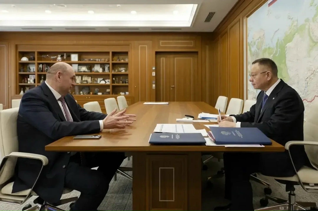 Министр строительства и ЖКХ РФ Ирек Файзуллин и Губернатор Оренбургской области Евгений Солнцев обсудили актуальные вопросы стоительства и ЖКХ Оренбуржья, а…