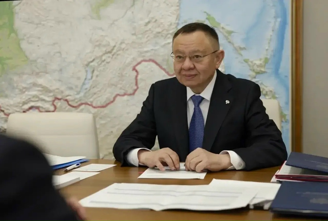 Министр строительства и ЖКХ РФ Ирек Файзуллин и Губернатор Оренбургской области Евгений Солнцев обсудили актуальные вопросы стоительства и ЖКХ Оренбуржья, а…