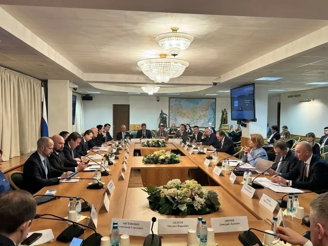 Перспективы внедрения договора жизненного цикла многоквартирных домов обсудили в Государственной Думе РФ