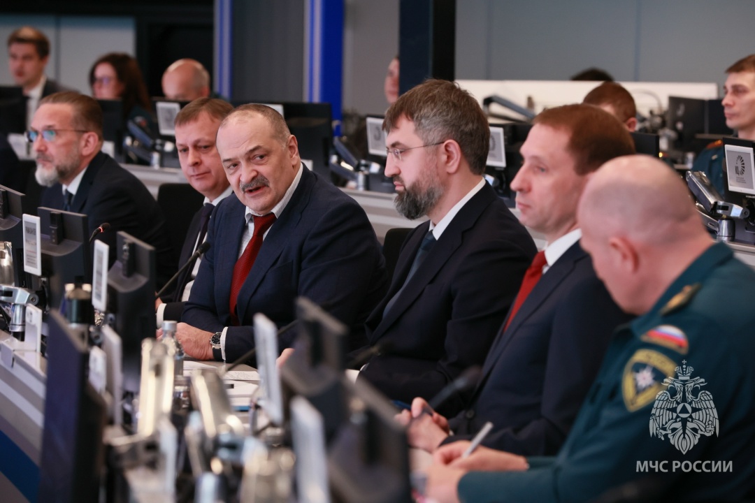 Глава МЧС России провел первое заседание правкомиссии по ликвидации последствий паводков в Дагестане и Чечне.