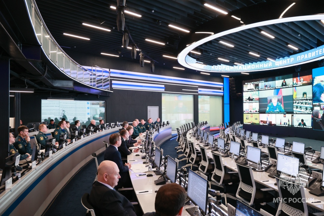 Глава МЧС России провел первое заседание правкомиссии по ликвидации последствий паводков в Дагестане и Чечне.