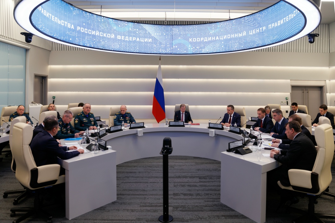 Виталий Савельев провел заседание правкомиссии для координации работ по ликвидации последствий ЧС, вызванной крушением танкеров в Керченском проливе.