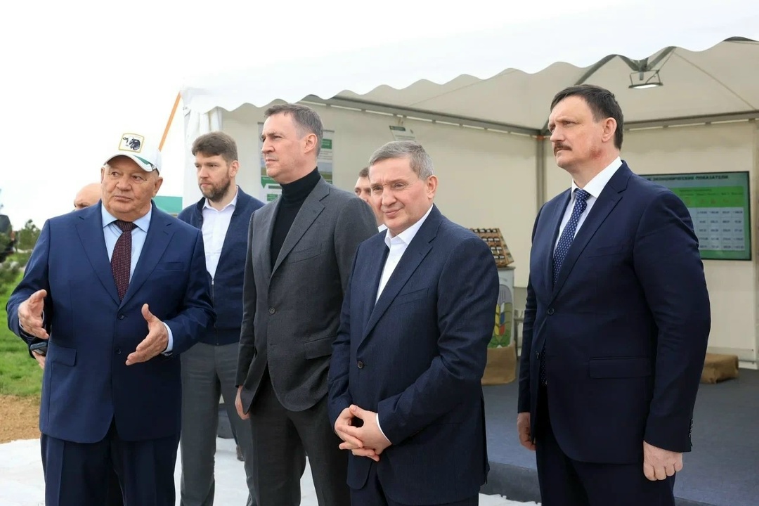 Дмитрий Патрушев провел встречу с главой Волгоградской области Андреем Бочаровым.