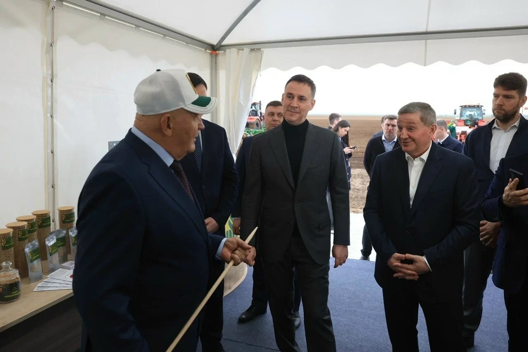 Дмитрий Патрушев провел встречу с главой Волгоградской области Андреем Бочаровым.