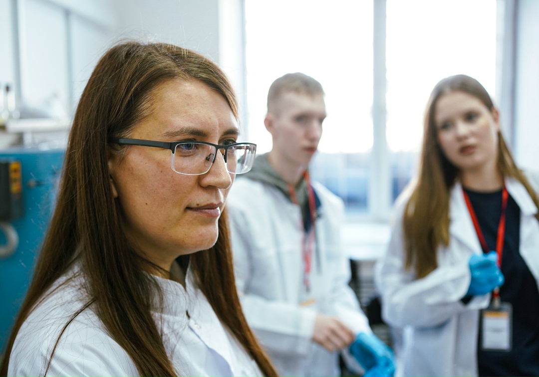 Флотация сульфидных руд, металлографический анализ и техносферная безопасность — обычное расписание для учеников нашего профориентационного «Полюс-класса»