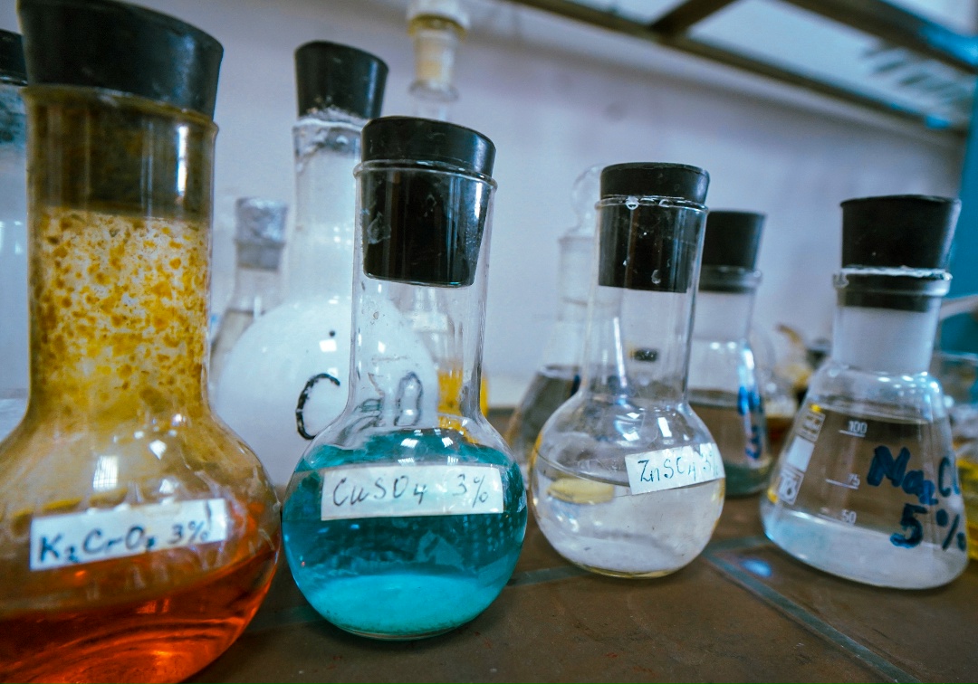 Флотация сульфидных руд, металлографический анализ и техносферная безопасность — обычное расписание для учеников нашего профориентационного «Полюс-класса»