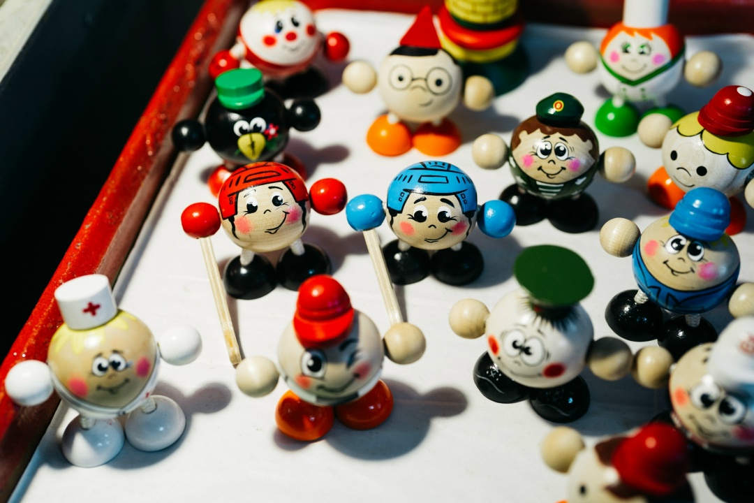 На завод! Что общего между Краснокамской фабрикой деревянной игрушки, обувной фабрикой «Трек» и компанией «Промобот»?