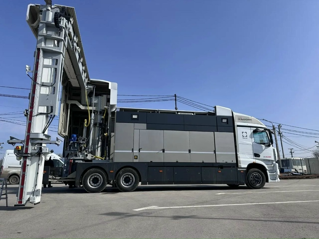 Запрещенное везете? А если найдем? С помощью нового «рентгена для фур» на базе КАМАЗа семейства К5 можно выявить любые запрещенные к провозу грузы