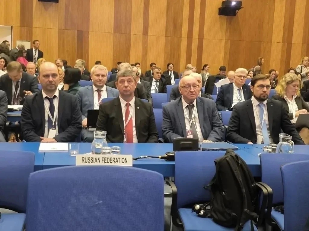 Заместитель руководителя Ростехнадзора Алексей Ферапонтов представил Национальный доклад Российской Федерации о выполнении обязательств, вытекающих из…