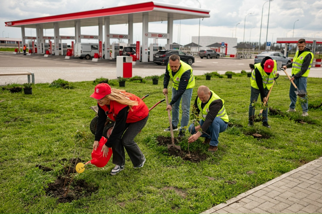 «Чисто. Весна» в Краснодаре Жители кубанской столицы поддержали зелёную инициативу ЛУКОЙЛа — в год 35-летия Компании посадить 35 тысяч деревьев.
